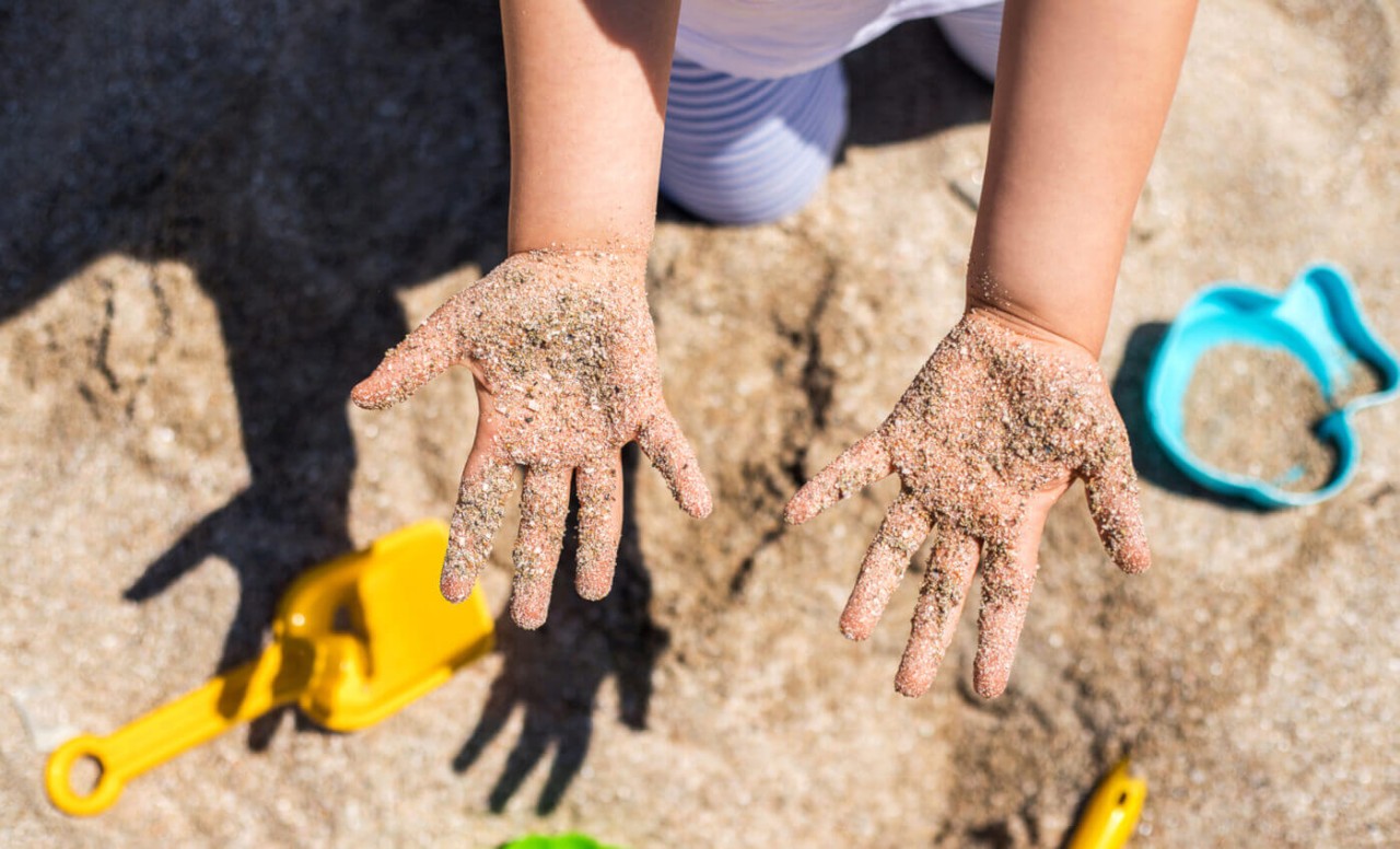 Zand-op-handen